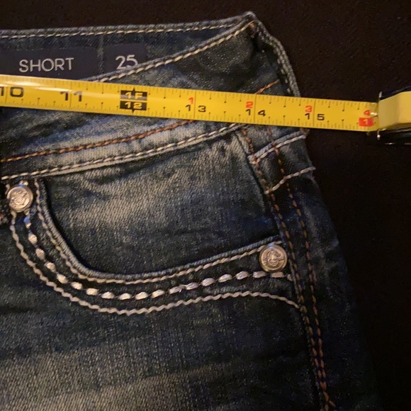 Size 25 Jean Shorts - Picture 11 of 15